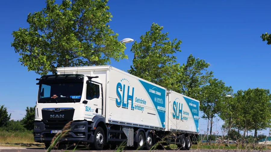SLH Getränke LKW auf Tour im Liefergebiet